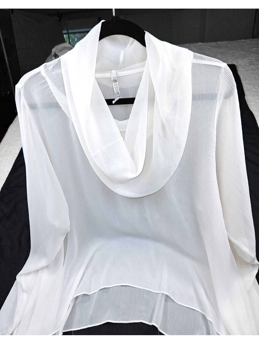 Evelyn & Arthur Size XL Chic Feminine Elegant Cowl-Style Neckline Chiffon Blouse